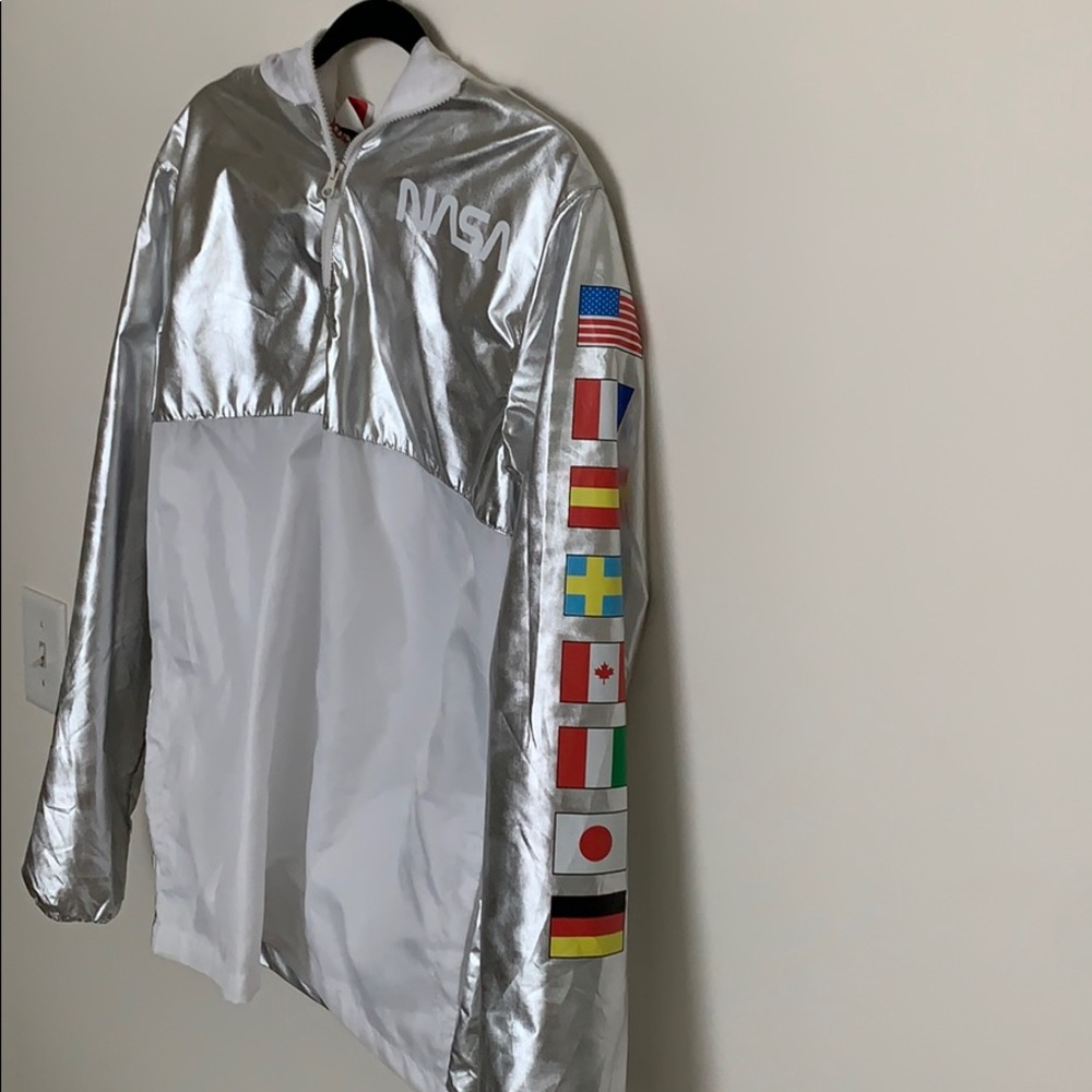 Quarter zip wind breaker